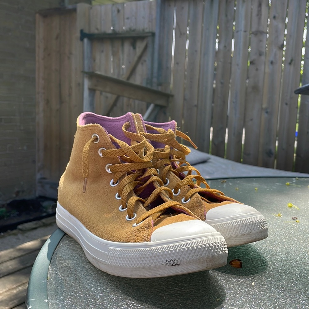 Very lightly used suede converse mustard yellow with pink lining